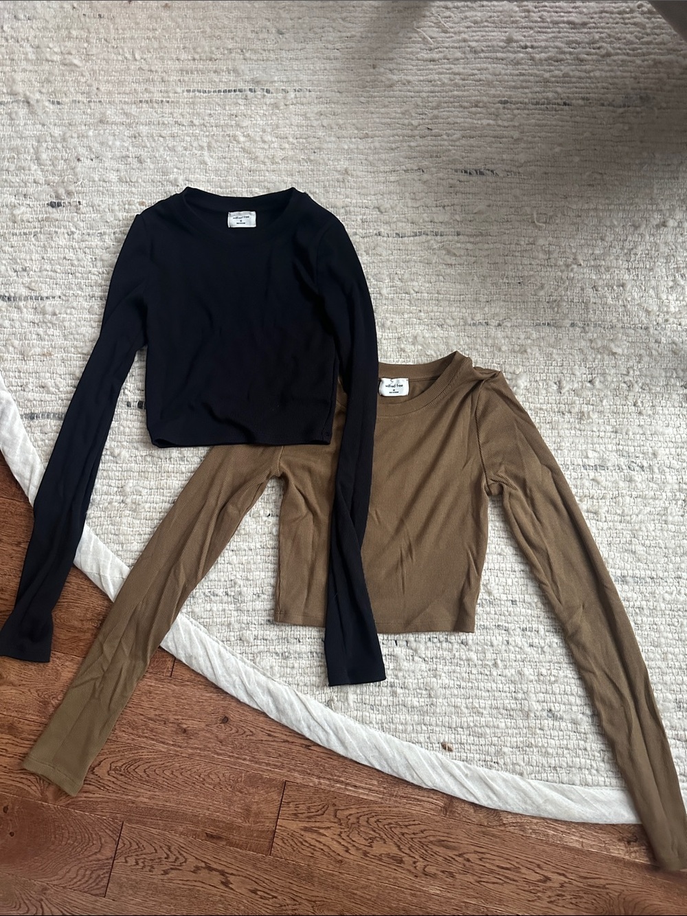 Wilfred Free Long-Sleeve Ribbed Crop Top - Black and Brown